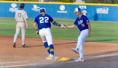 3 Homers Help `Runners Tie Series with Fullerton