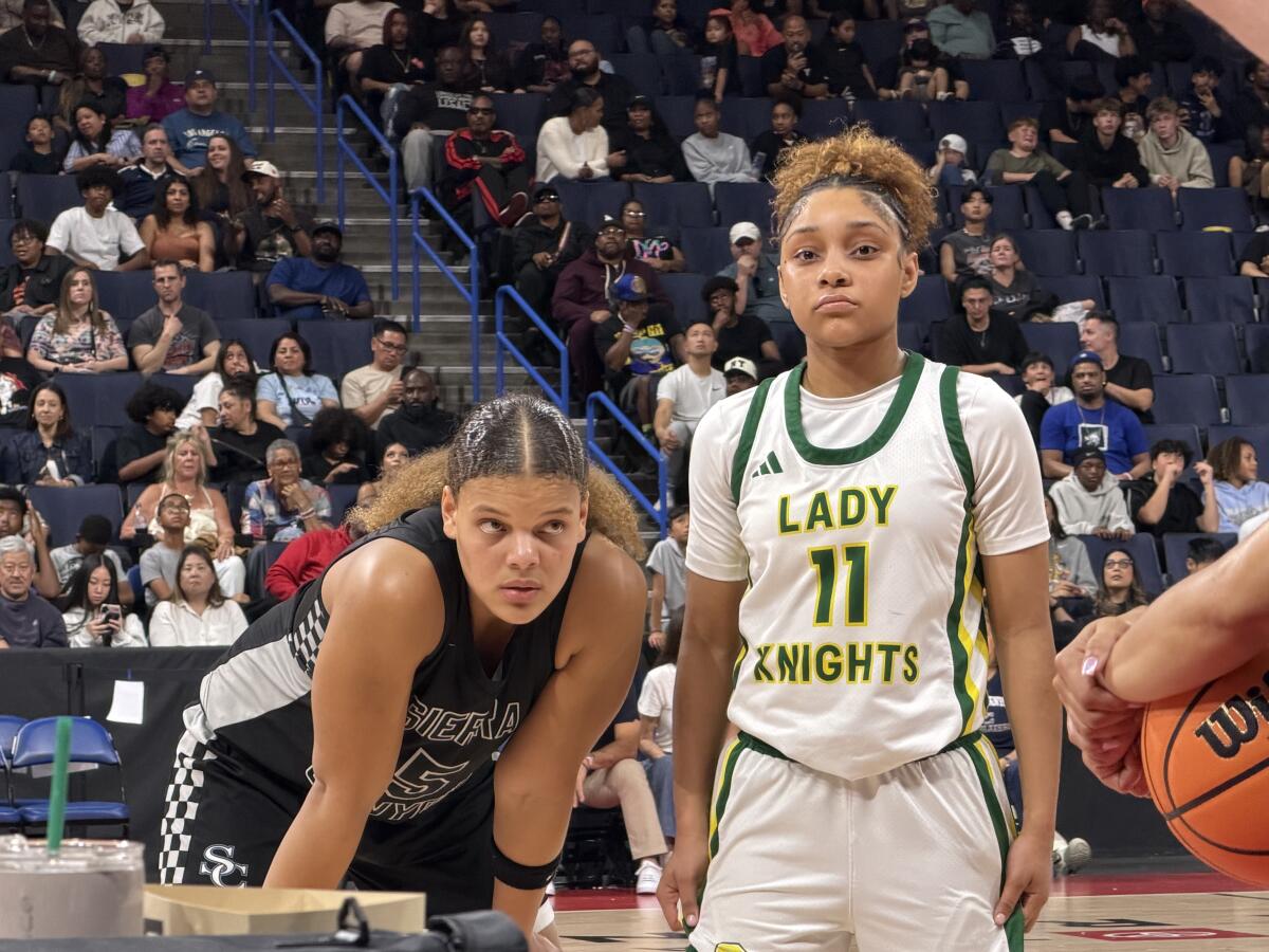 Jerzy Robinson (left) of Sierra Canyon and Kaleena Smith of Ontario Christian battled in the Open Division final.