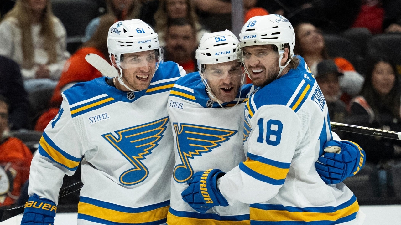 Joel Hofer makes 22 saves for 5th shutout of the season, Blues beat Ducks 4-0