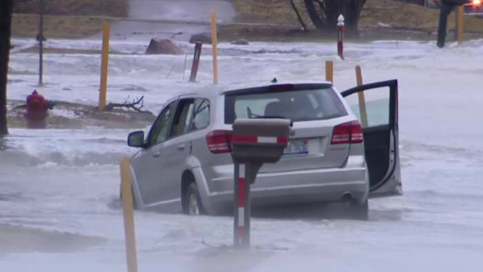 Crews working to restore water main break in Oakland County