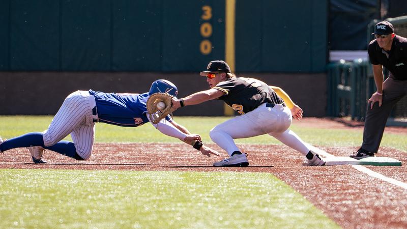 Baseball Falls to UMass Lowell on Sunday