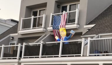 Long Beach Trump fan, city set to settle $25M flag suit for $50G