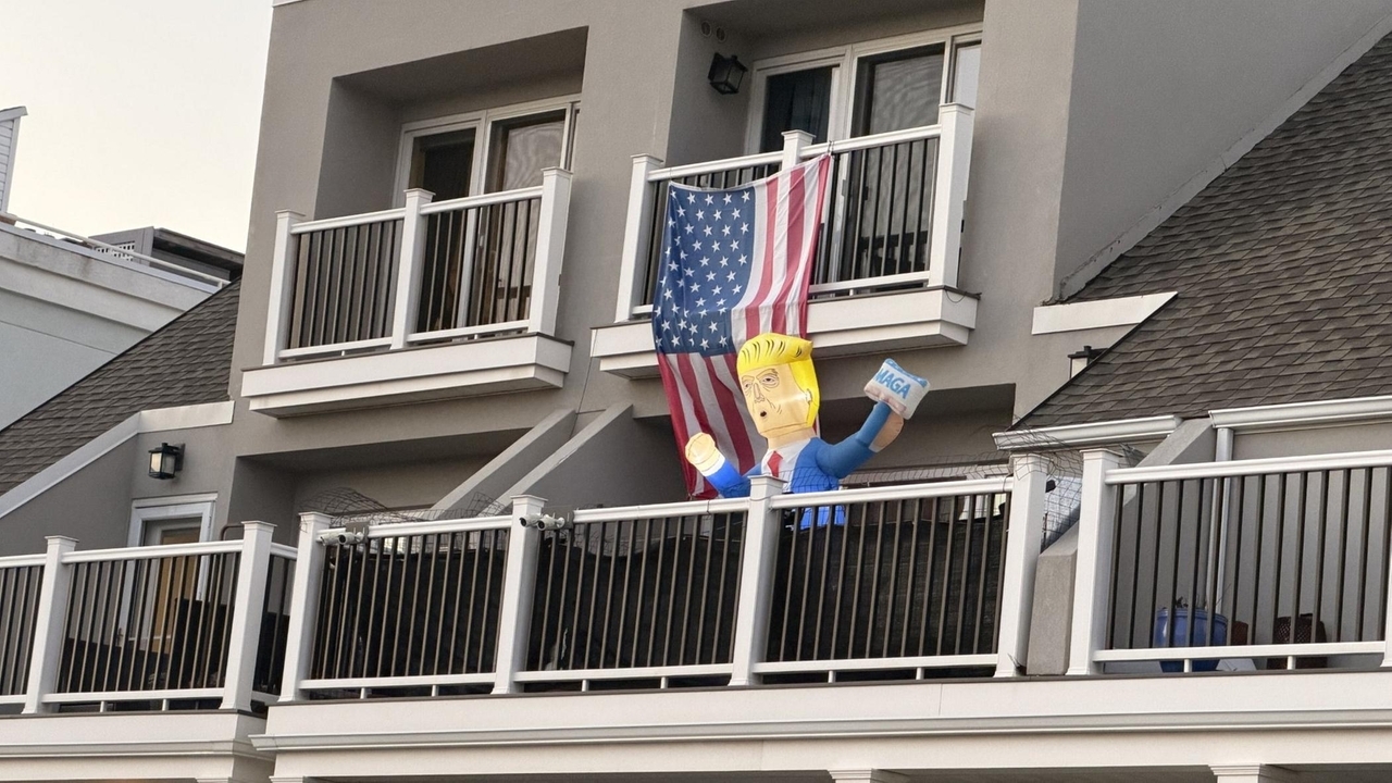 Long Beach Trump fan, city set to settle $25M flag suit for $50G