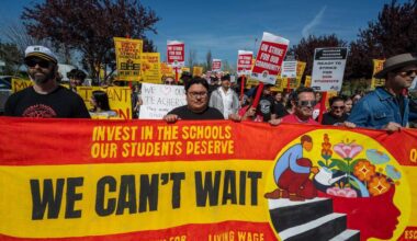 Negotiations stall as Sacramento CA students miss class