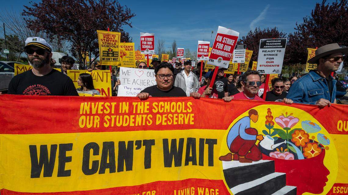 Negotiations stall as Sacramento CA students miss class