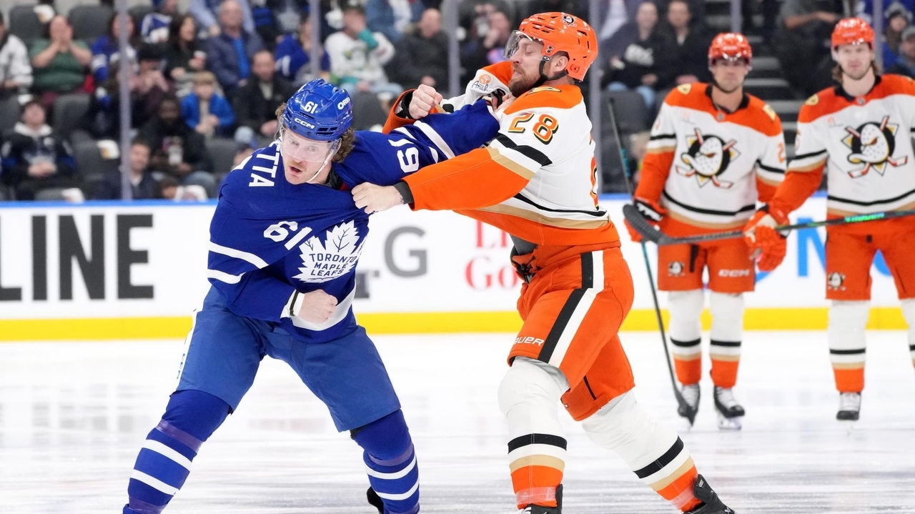 Maple Leafs beat Ducks 6-4 to end 8-game slide. Matthews injured on knee-on-knee hit