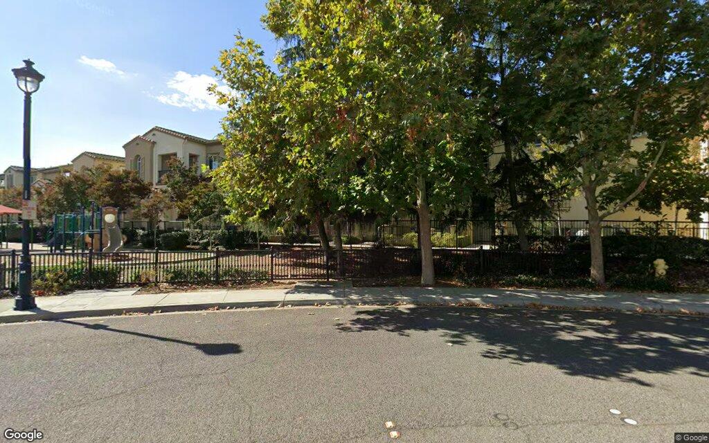 Mente Linda Loop 745 - Google Street View