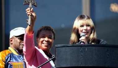 Oakland holds rally to honor gold medalist Alysa Liu