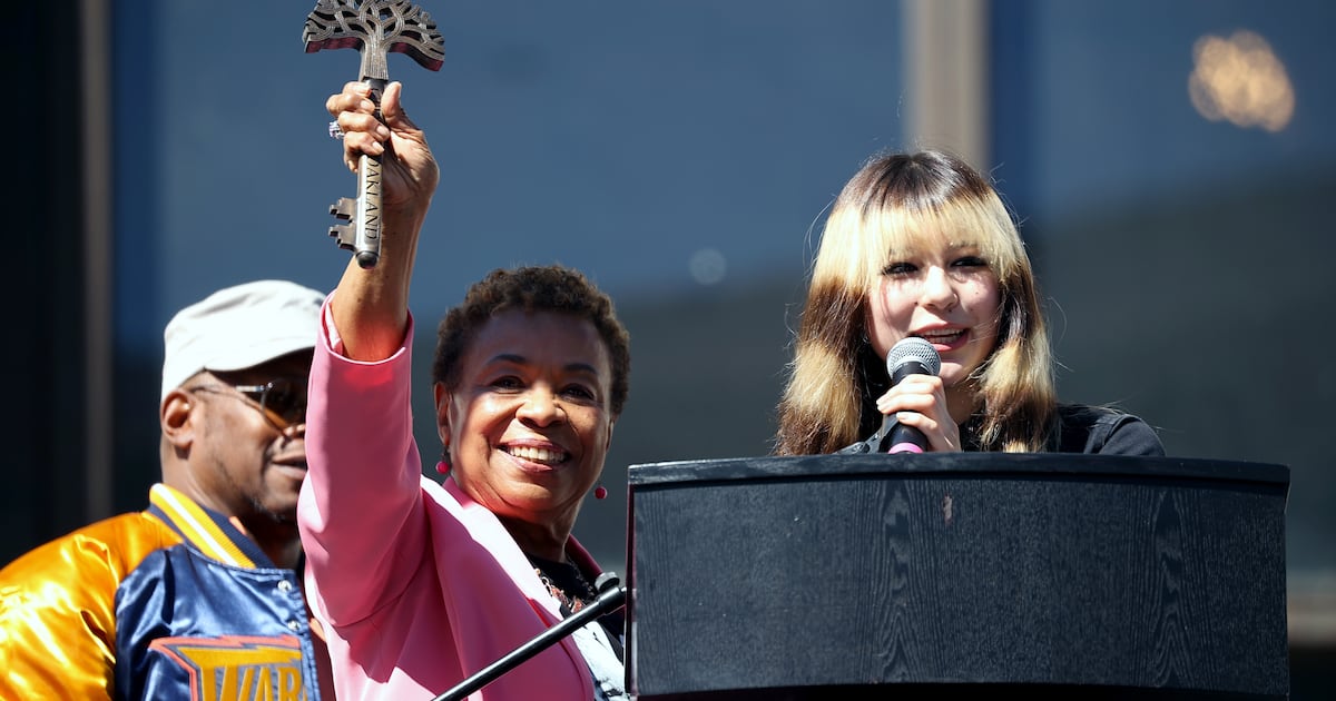 Oakland holds rally to honor gold medalist Alysa Liu