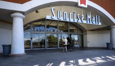 Dozens support local theater company’s place at Sunrise Mall