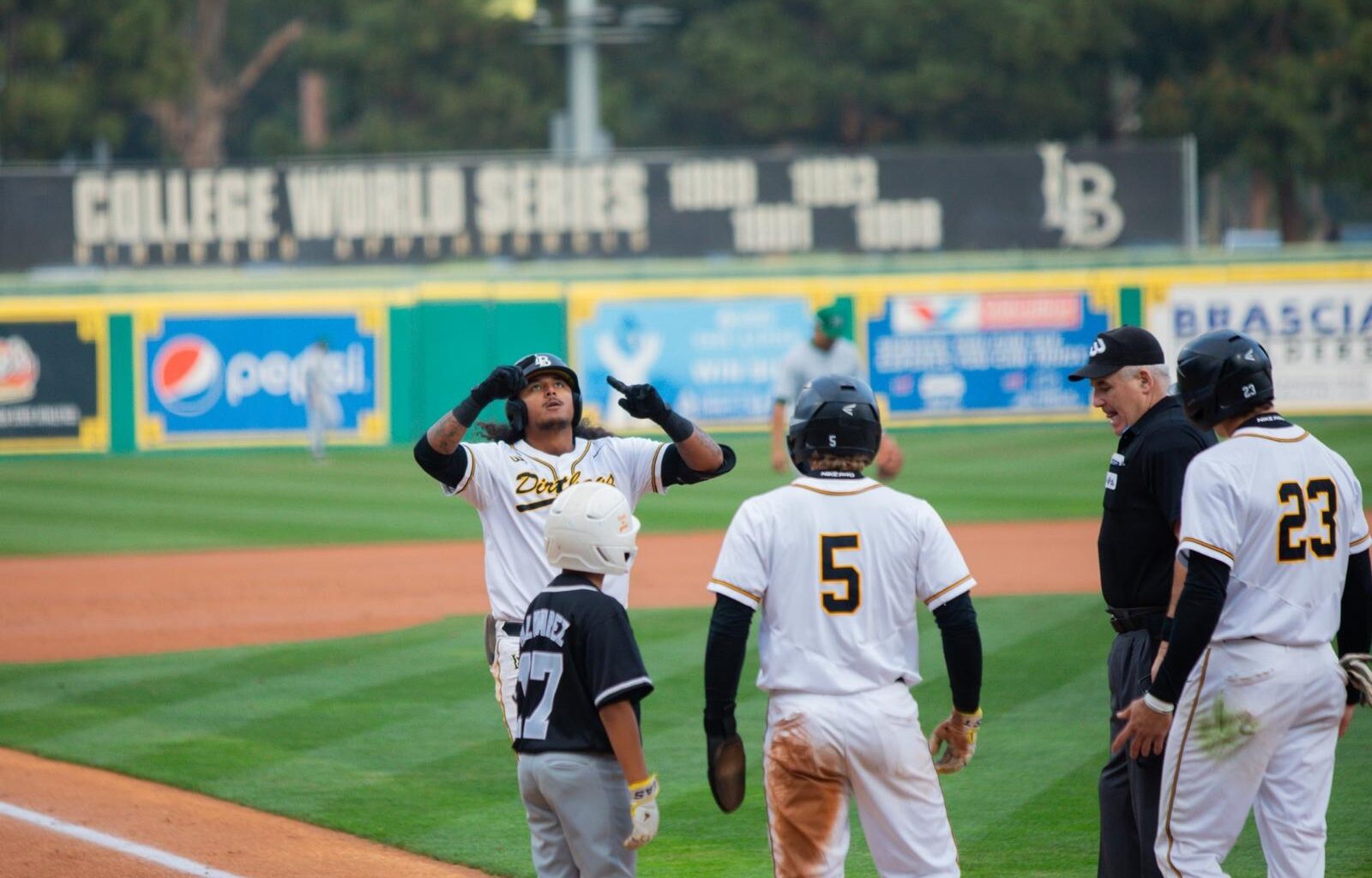 University of Hawaii Logo