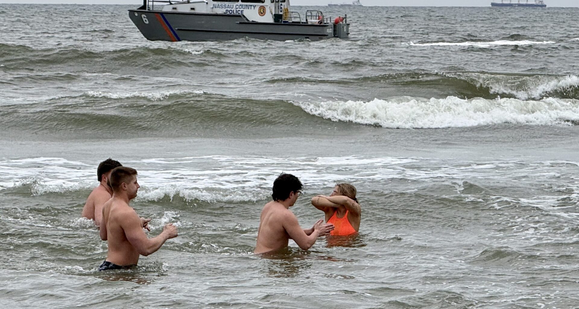 Near freezing temperatures? No prob for Long Island's Polar Bears