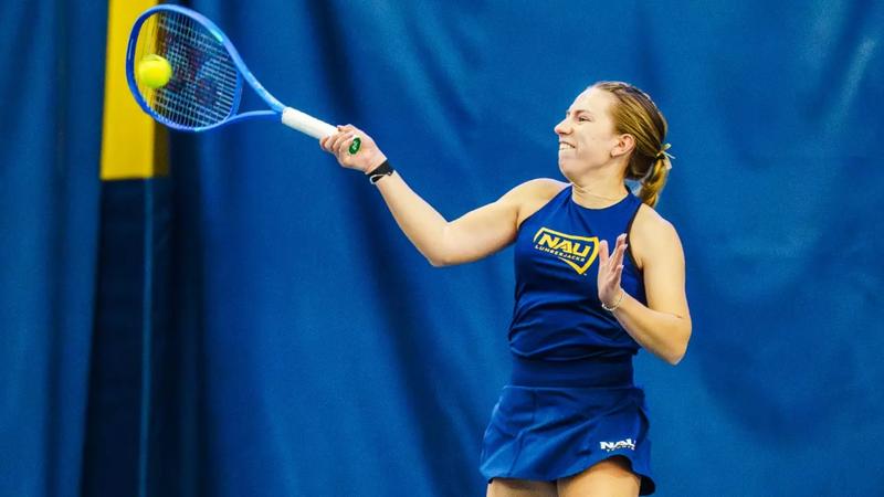 Niewiadomska Picks Up Singles Win in Sacramento