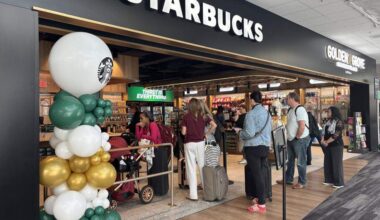 Sacramento airport debuts Starbucks cafe-market concept