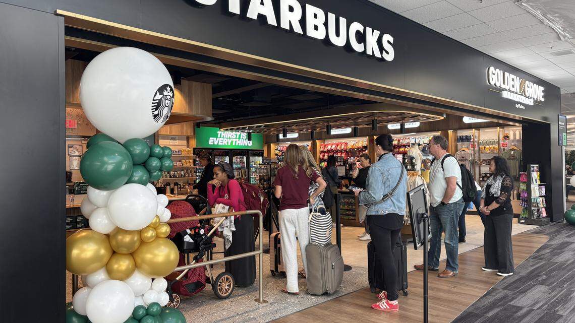 Sacramento airport debuts Starbucks cafe-market concept