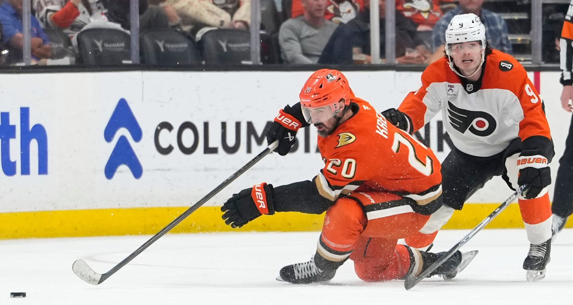 Noah Cates scores on an OT deflection to lift the Flyers past the Ducks, 3-2