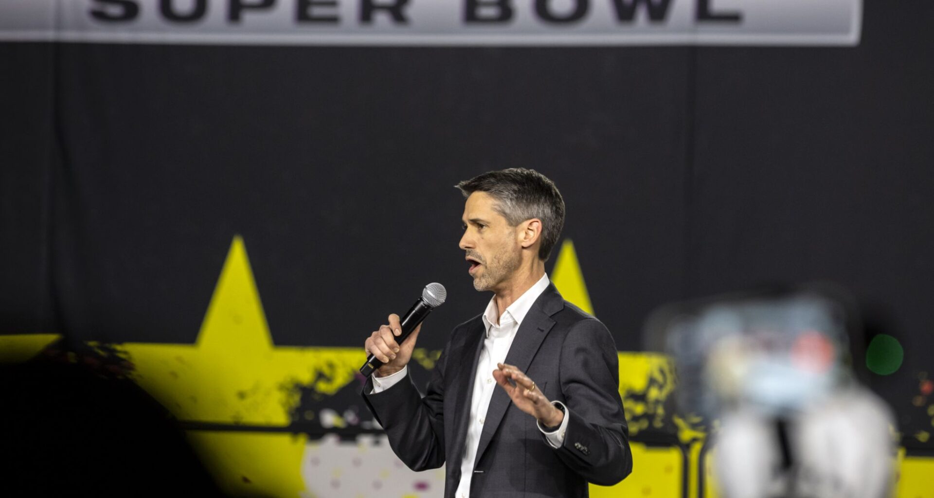 Billionaires have a runaway favorite in the California governor’s race