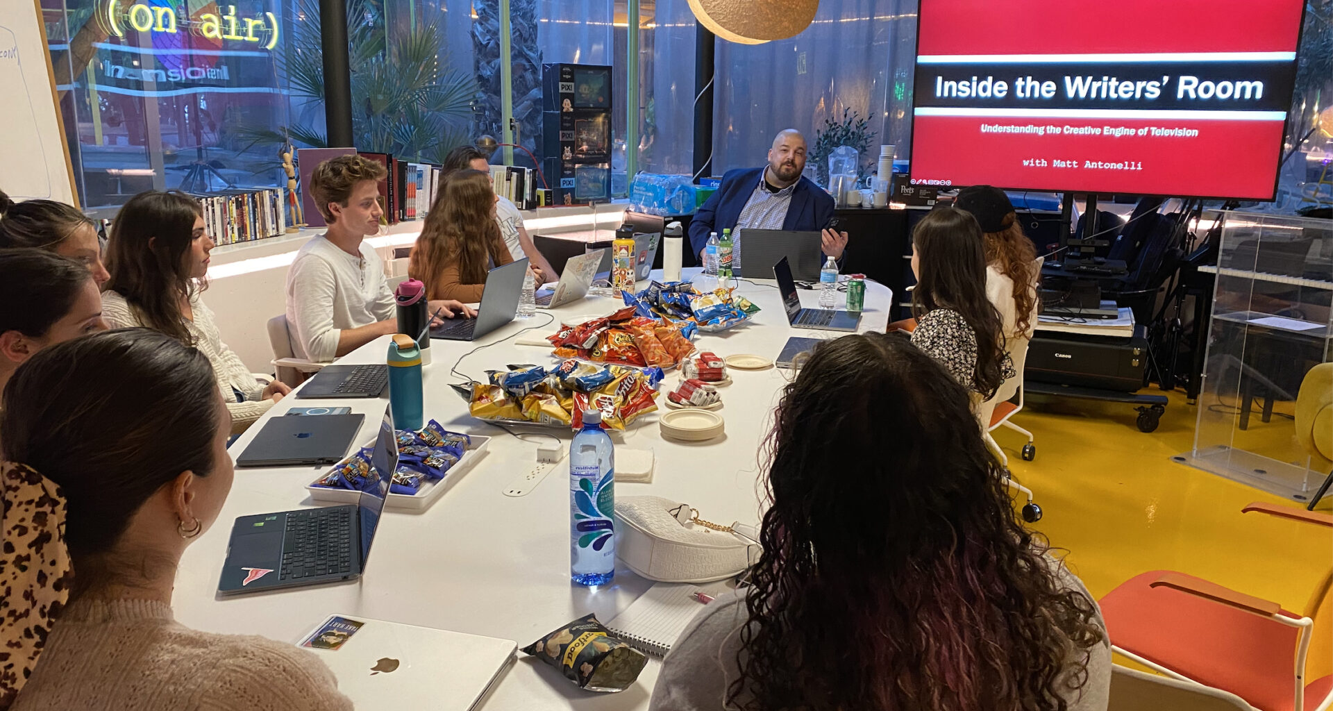 Elon University Los Angeles students spend an evening ‘Inside the Writer’s Room’ | Today at Elon