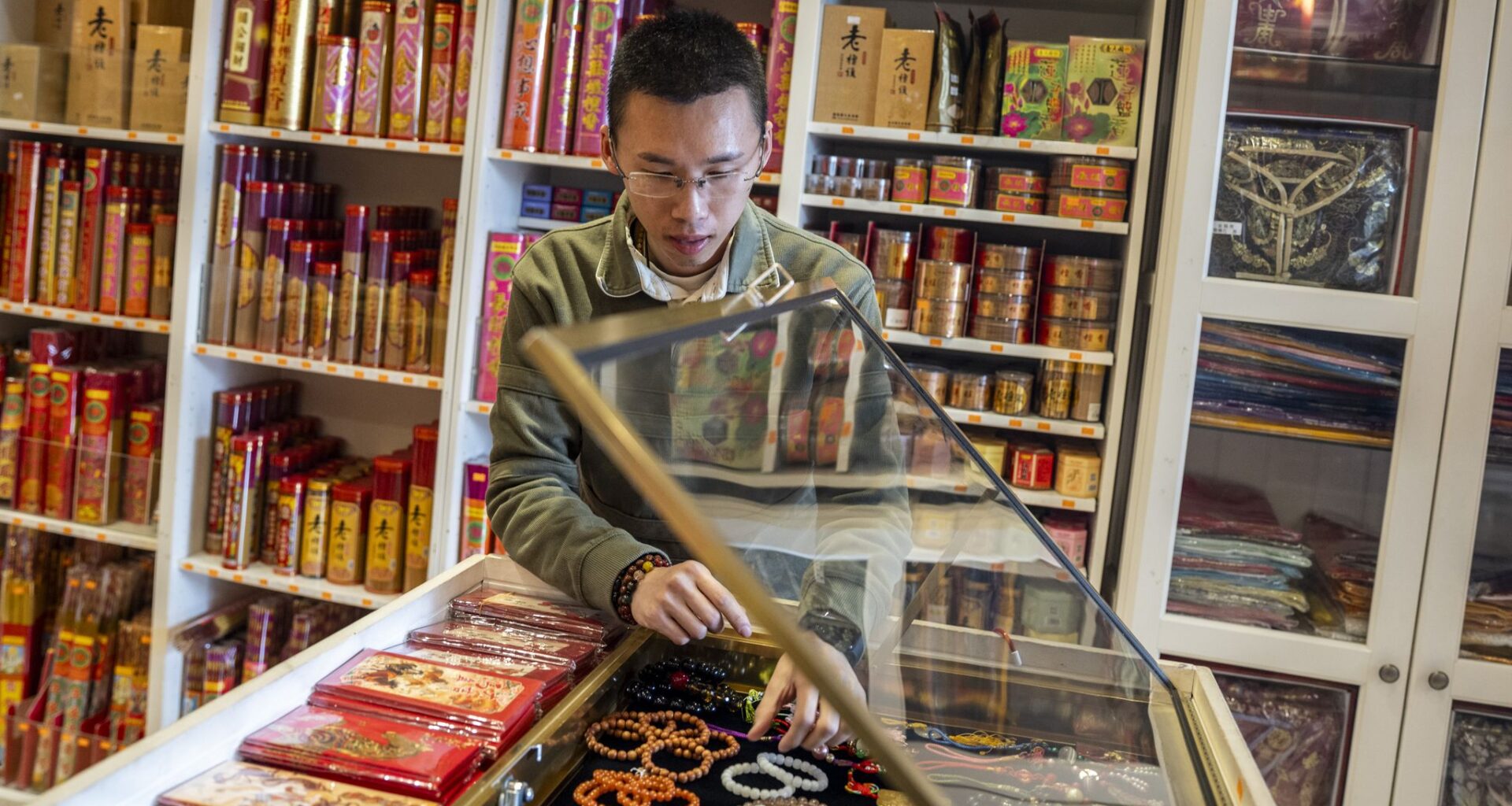 Younger Chinese Americans are fighting to save traditions
