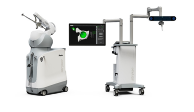 Dr. Wassef performs world's first robotic hip revision with Mako 5.0 software • Brand stories