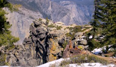 Yosemite ski area shuts down weeks early as snow melts