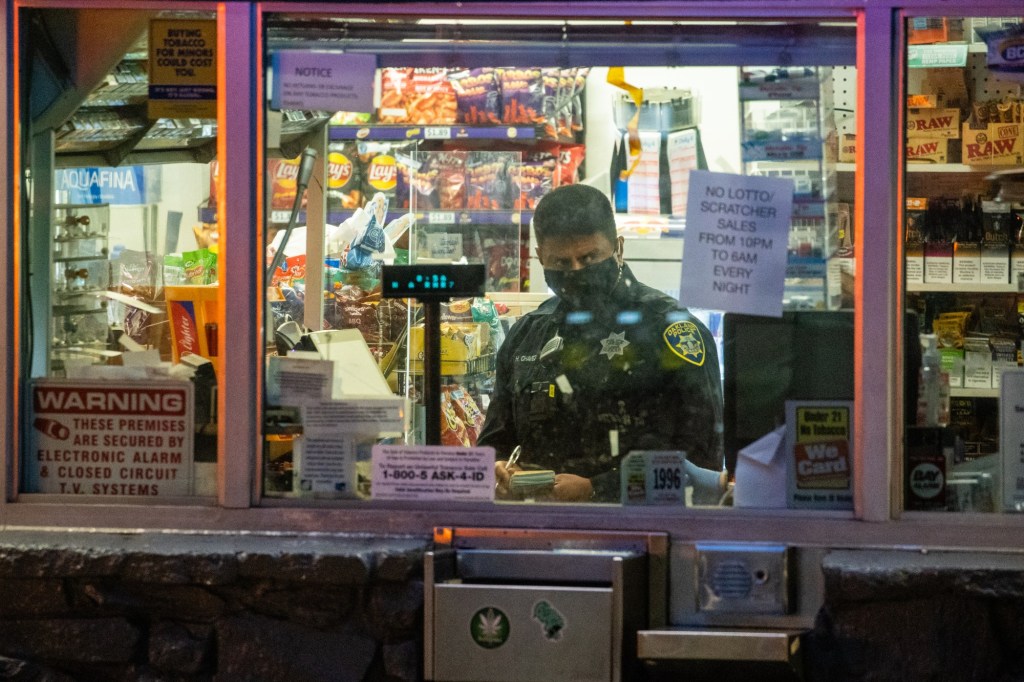 Oakland dad used son's phone to track down the child's suspected rapist, police say