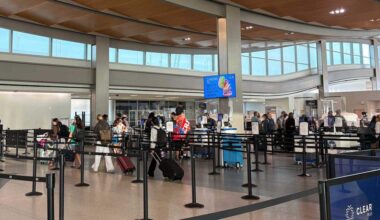 Sacramento airport warns of fluctuating TSA wait times
