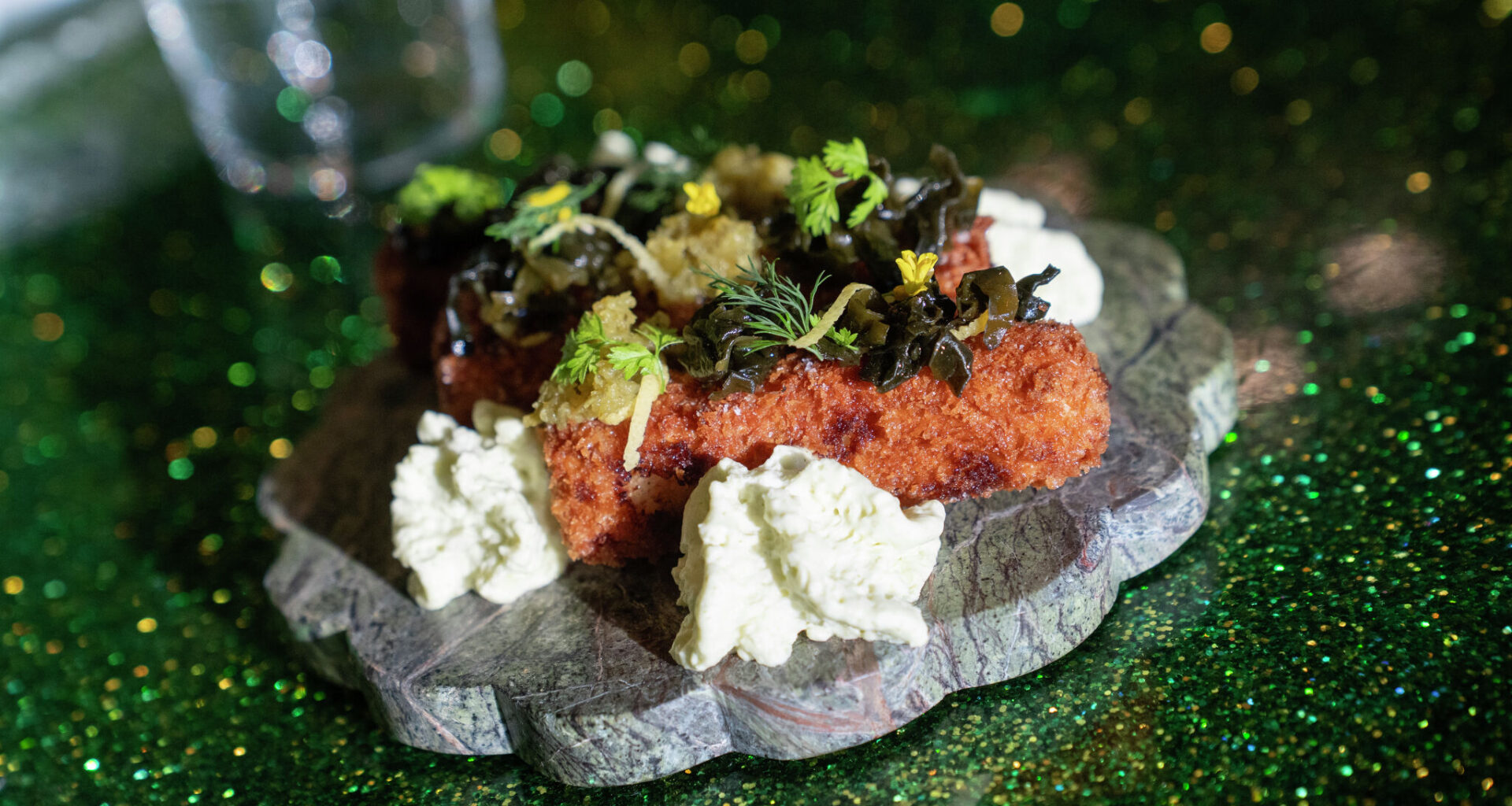 Shuggie’s in SF serves complimentary snacks at its new happy hour