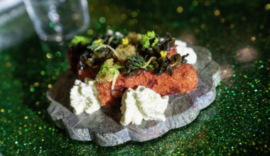 Shuggie’s in SF serves complimentary snacks at its new happy hour