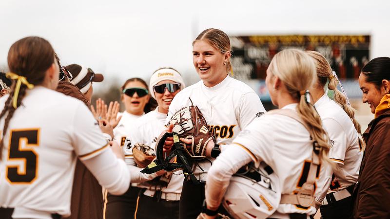 Western Michigan softball sweeps Oakland in doubleheader, Potts named MAC Pitcher of the Week