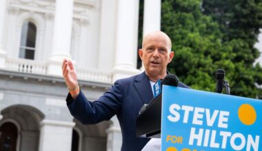 Democratic poll shows no clear frontrunner in California