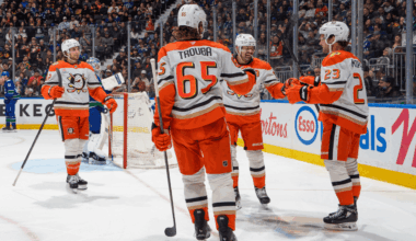 McTavish ends goal drought in 3rd, Ducks edge Canucks to extend Pacific lead