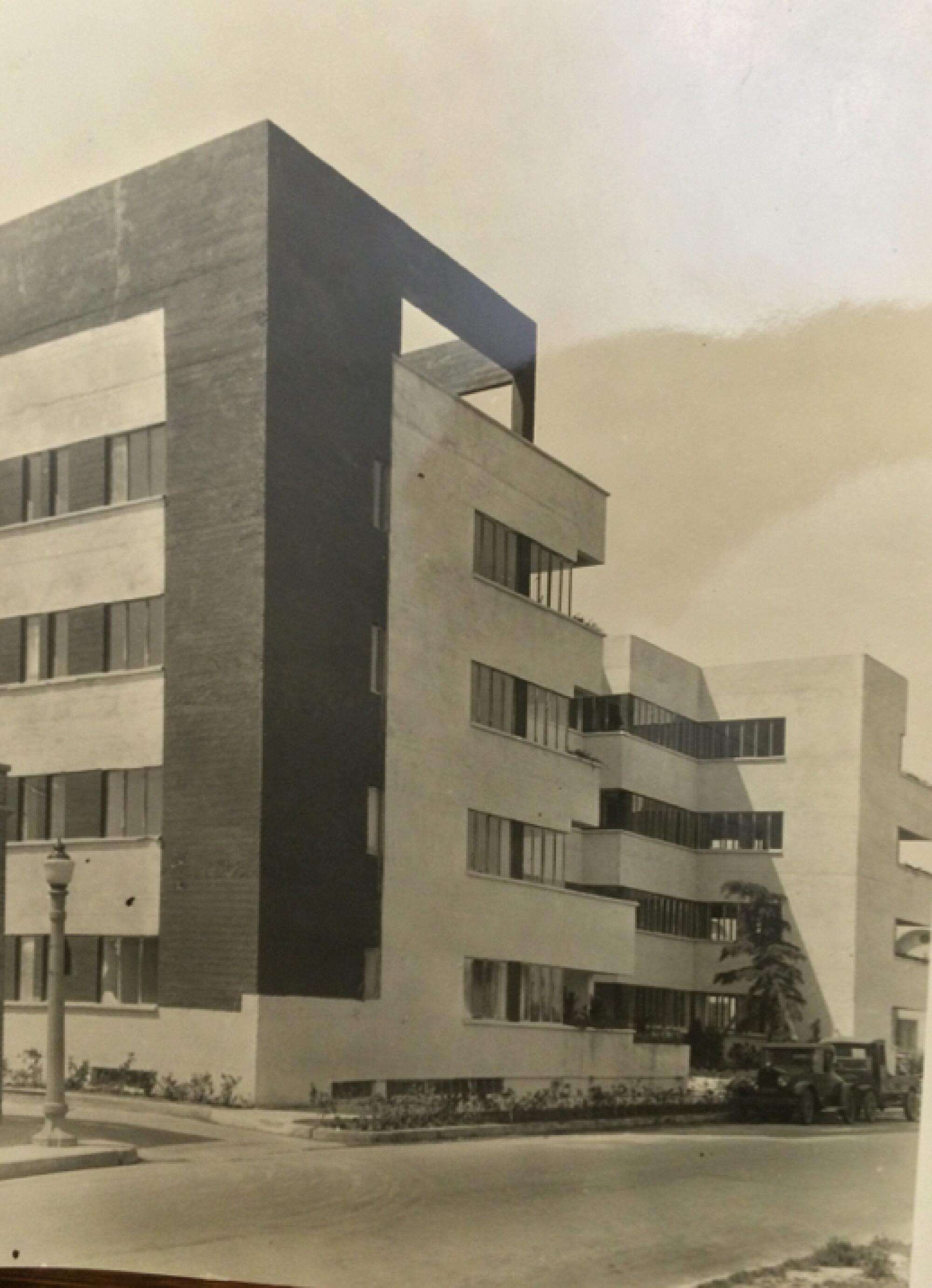 The Northeast corner of the Jardinette Apartments, circa 1930. 