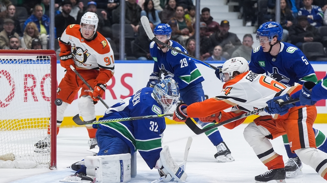 The Ducks beat the Canucks 5-3 as Mikael Granlund scores 2 goals