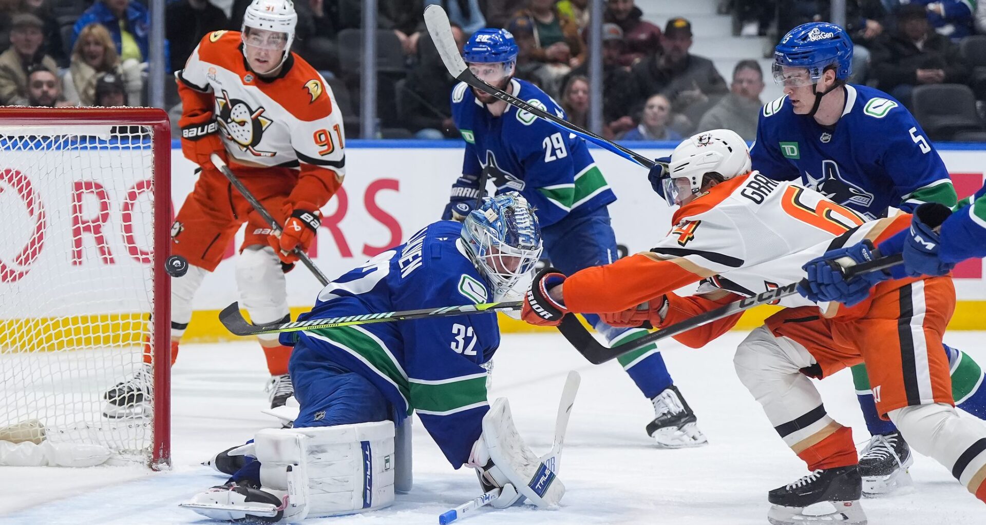 The Ducks beat the Canucks 5-3 as Mikael Granlund scores 2 goals