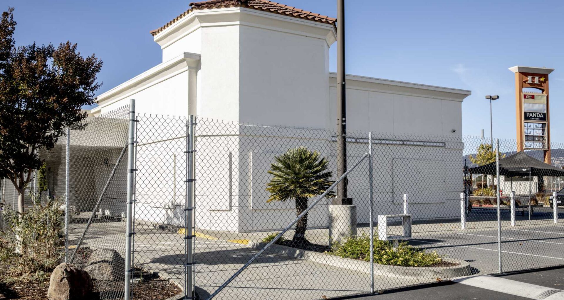 Crime-plagued Oakland In-N-Out site could see new life with sale