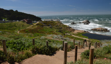 Tourist clings to cliff at SF's Ocean Beach in dramatic rescue