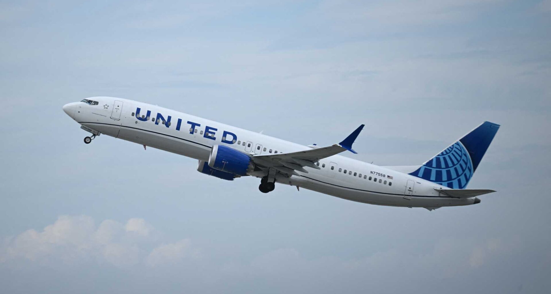 United flight from SFO has close call with military Black Hawk