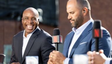 Barry Bonds stole the show during Netflix’s first baseball game