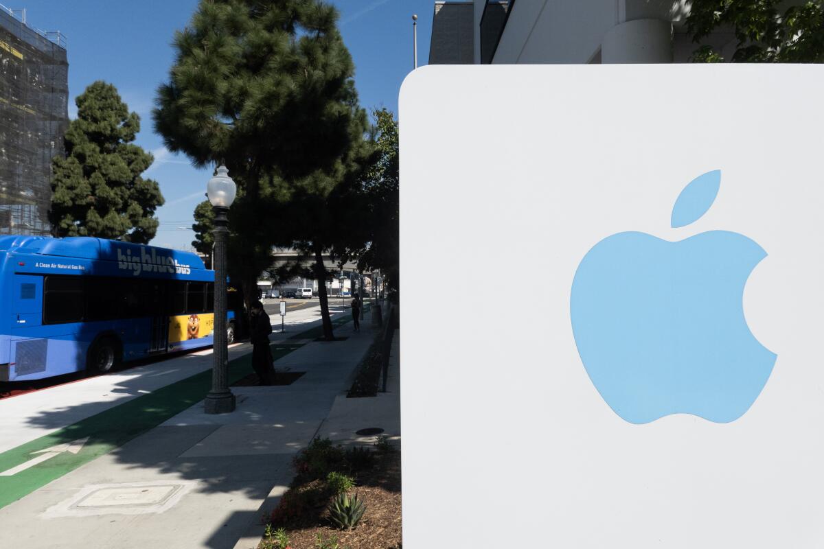 Apple is building a splashy new office complex on the border of Culver City and Los Angeles.