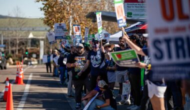 Pharmacy workers, others ratify four-year contract with Kaiser