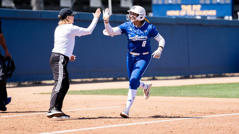 Gauchos Earn Series Win over 'Runners with 9-0 Run-Rule Victory
