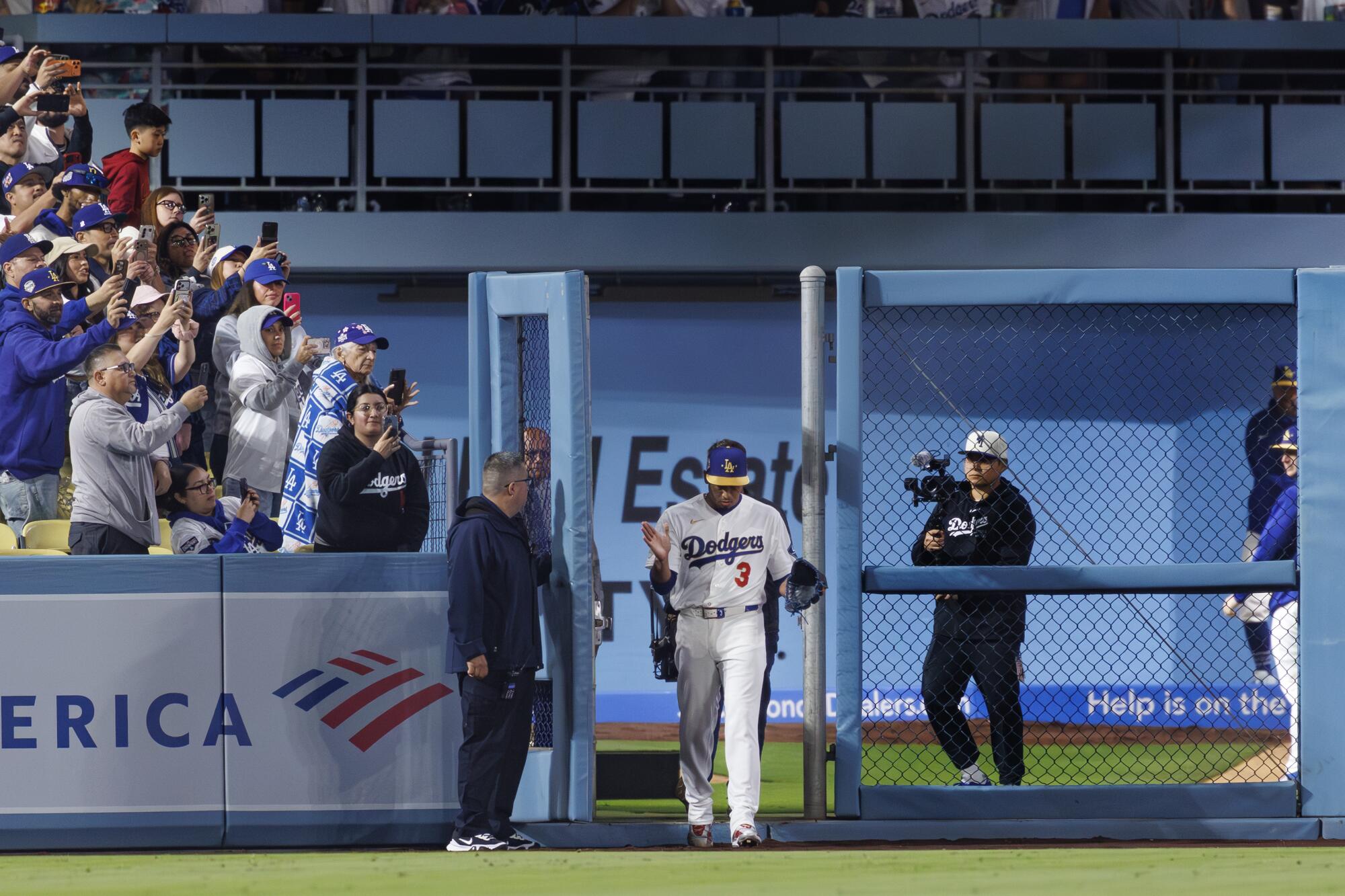 Edwin Díaz walks out of the bullpen to make his regular-season debut for the Dodgers.