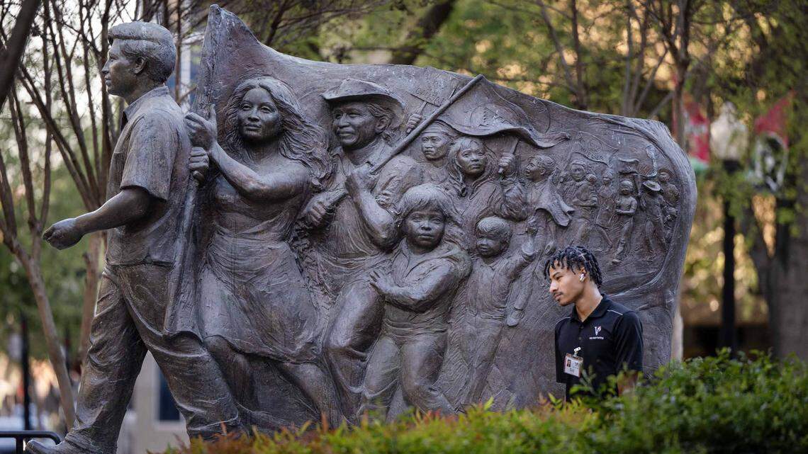 Debate over Sacramento plaza and the Cesar Chavez monument
