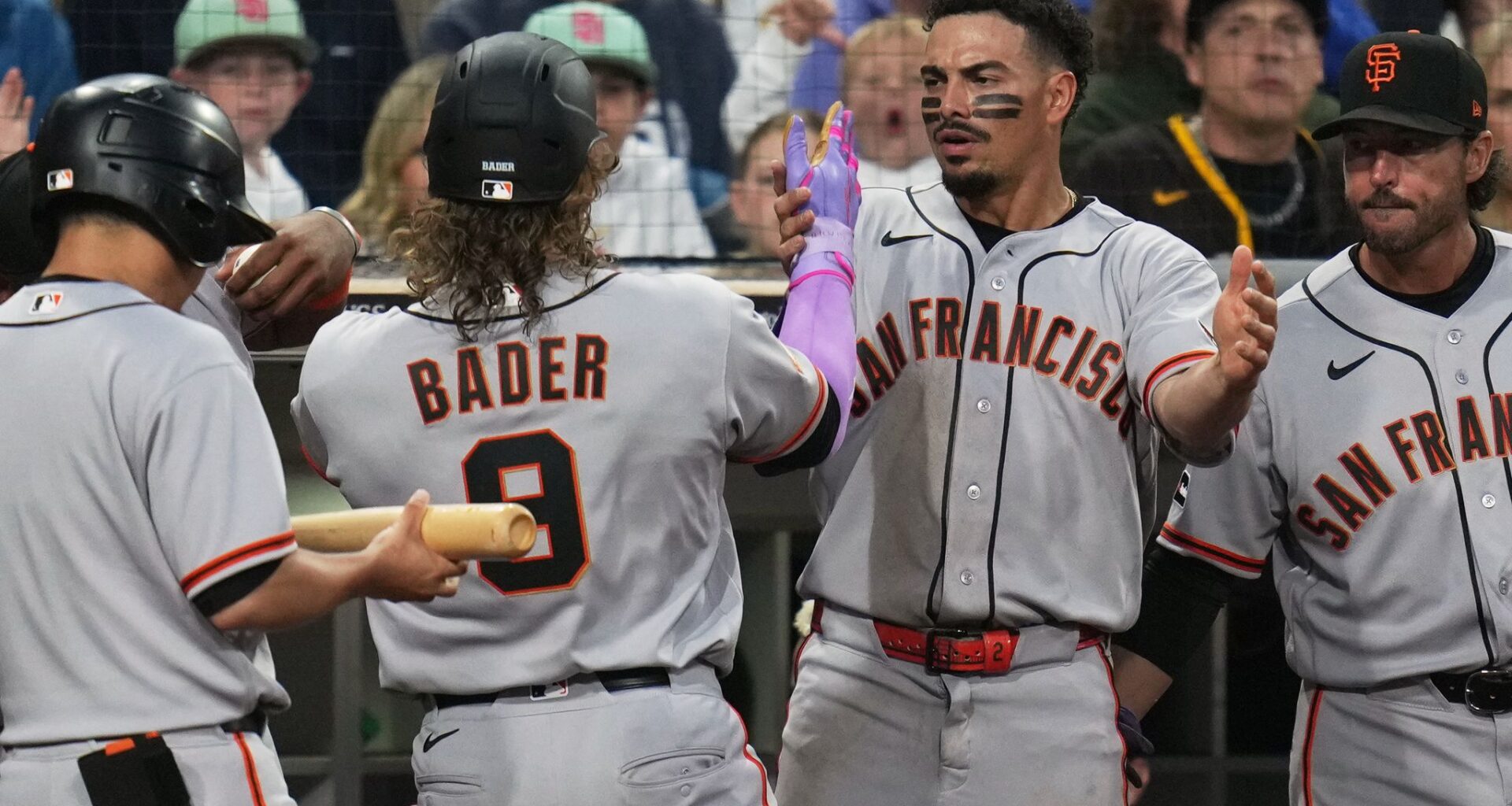 Giants hang on in 9th to beat Padres for Tony Vitello’s first MLB win