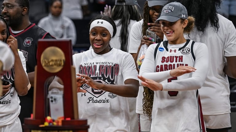 South Carolina guard Raven Johnson (25) and guard Tessa Johnson...