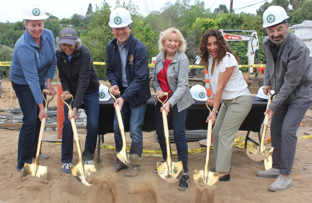 Rolling Hills Estates celebrates groundbreaking for George F. Canyon Nature Center – Daily Breeze