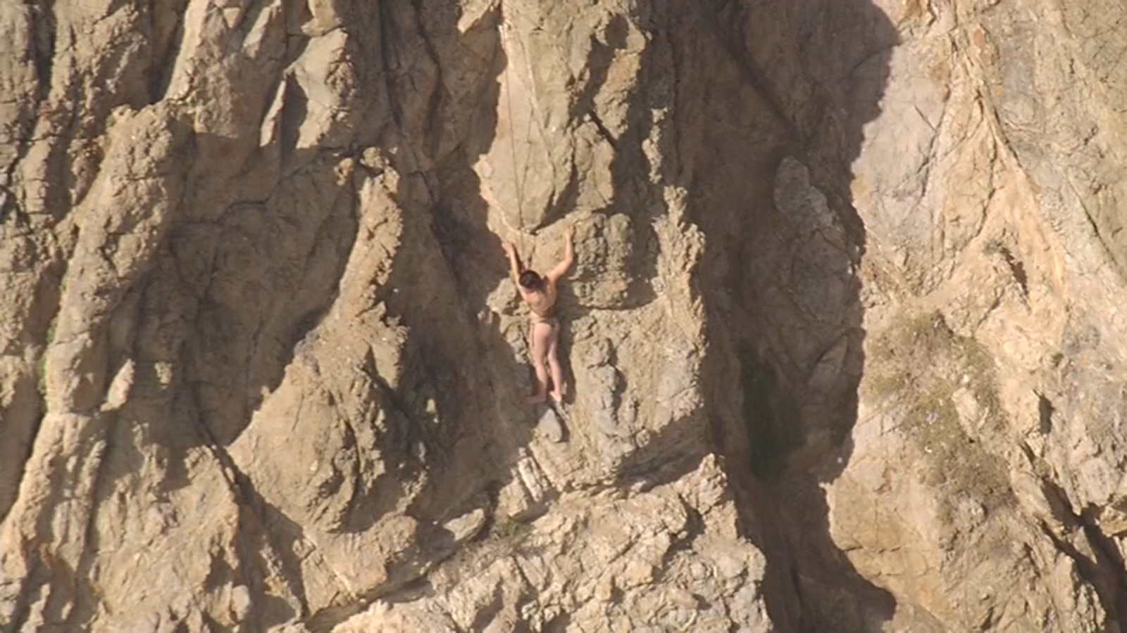 Crews rescue woman found clinging to cliff near San Francisco's Cliff House at end of Ocean Beach