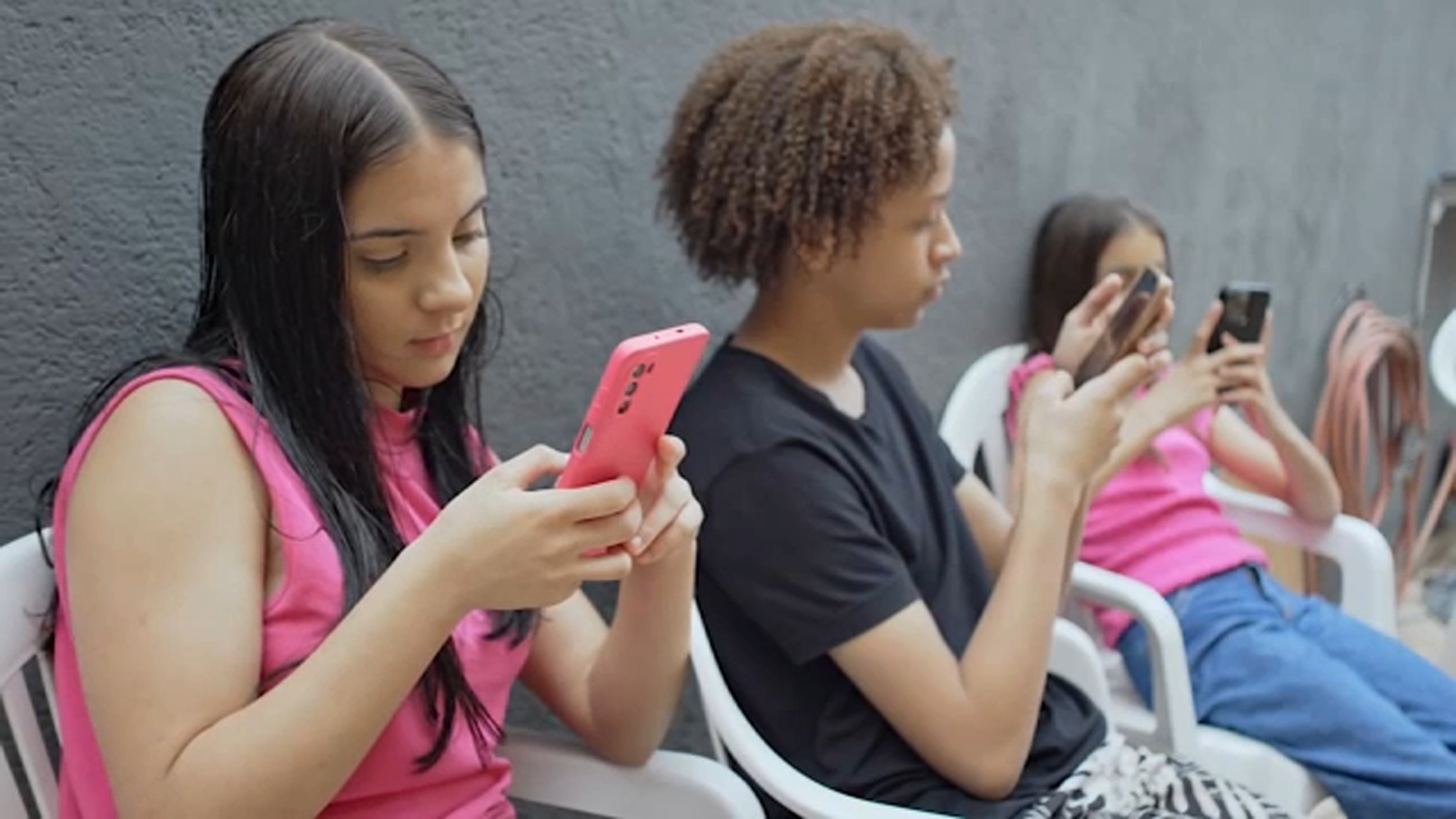 Parents react after jury says Meta, YouTube fuel social media addiction