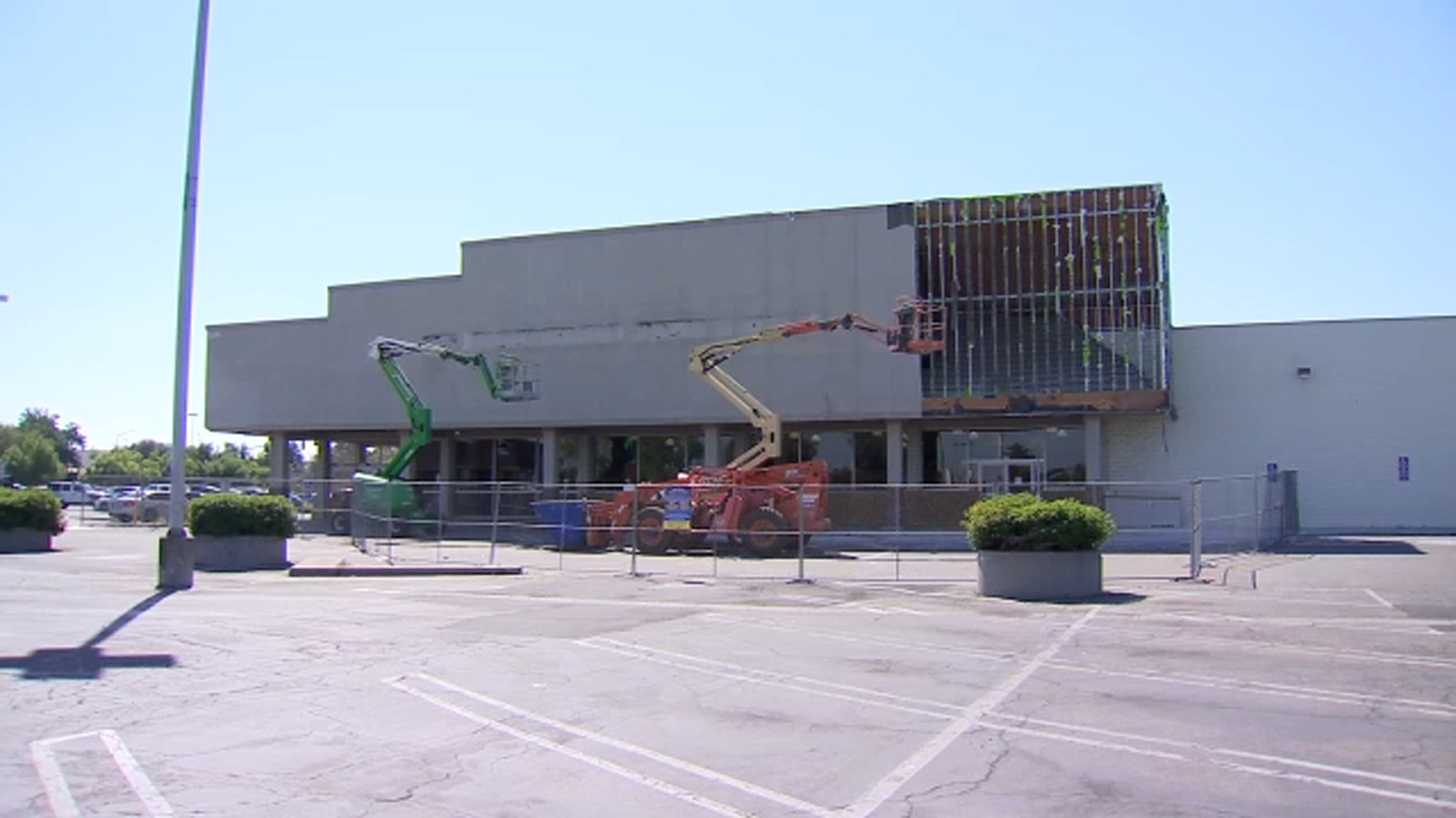 Construction begins at Clovis Planet Fitness after temporary safety closure
